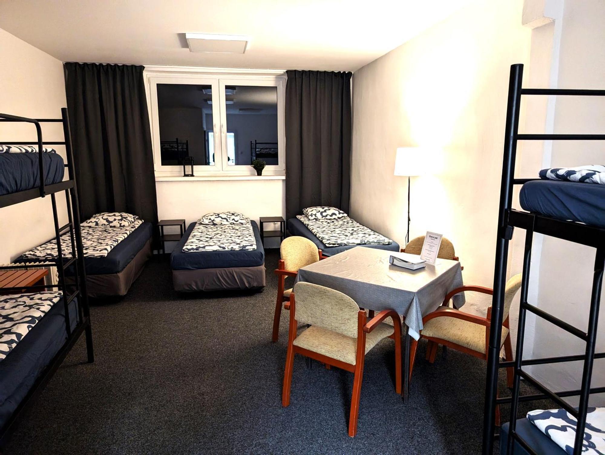 Baraczek Lotnisko Leszno Hostel Ngoại thất bức ảnh