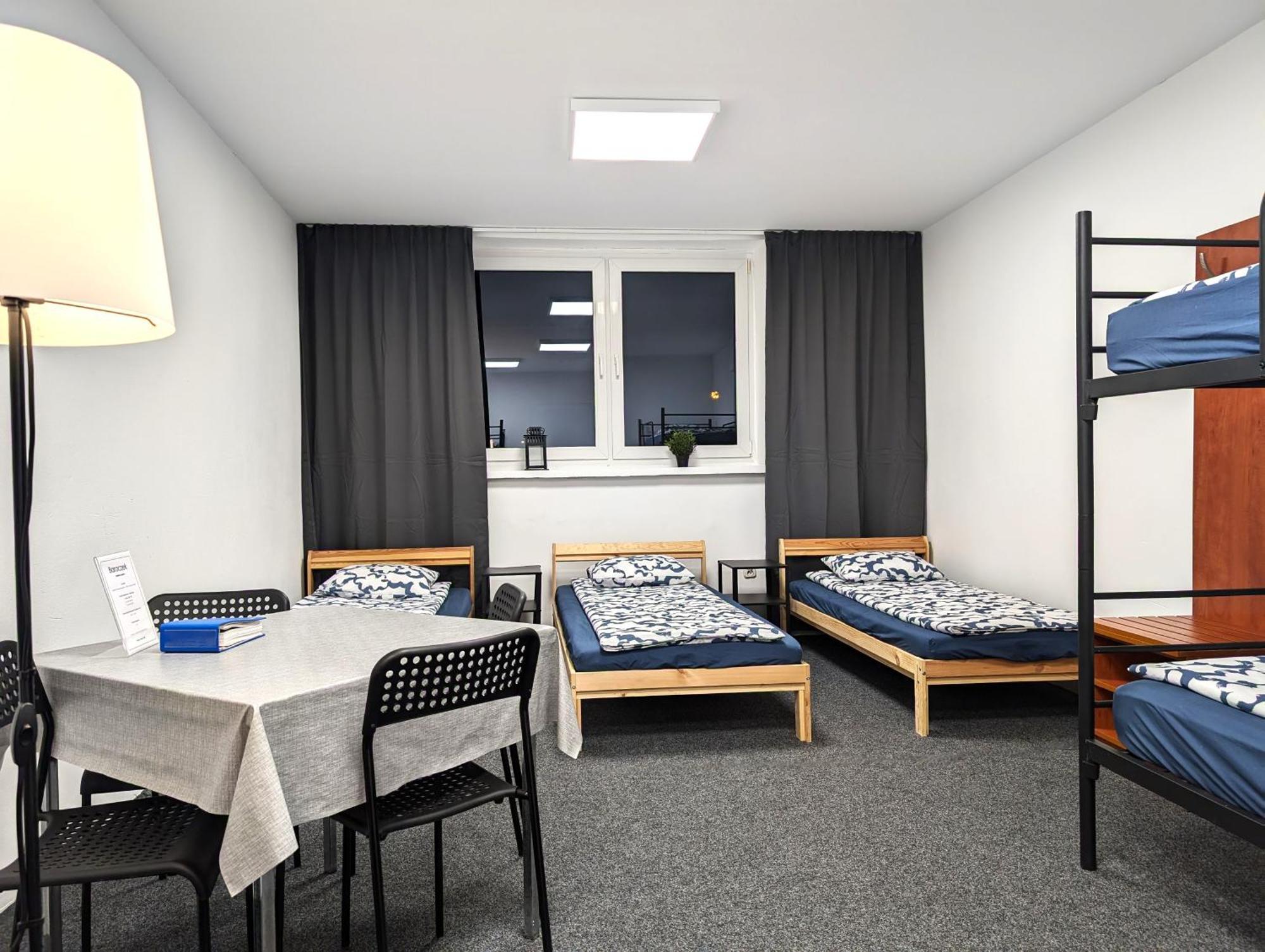 Baraczek Lotnisko Leszno Hostel Ngoại thất bức ảnh