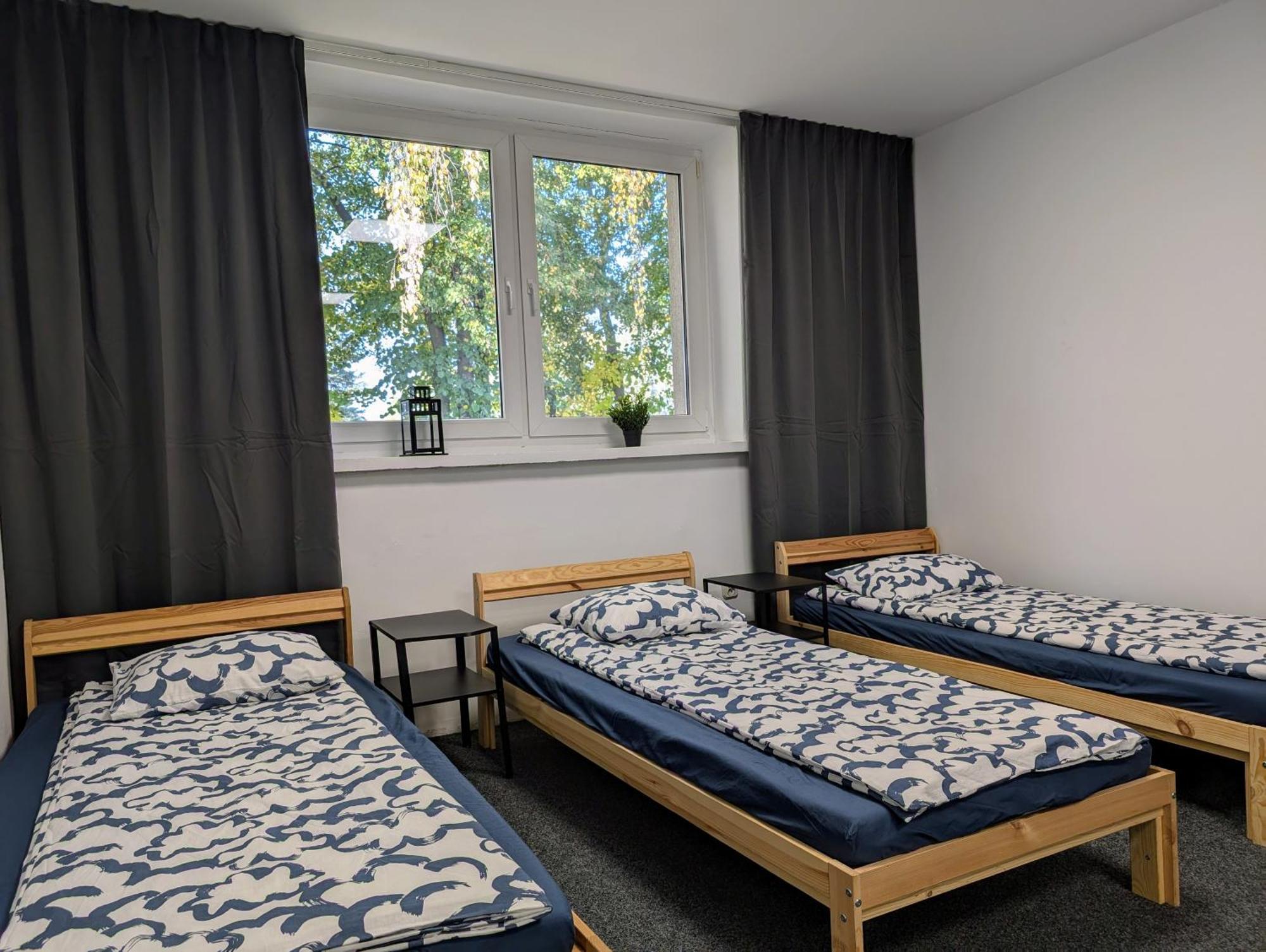 Baraczek Lotnisko Leszno Hostel Ngoại thất bức ảnh